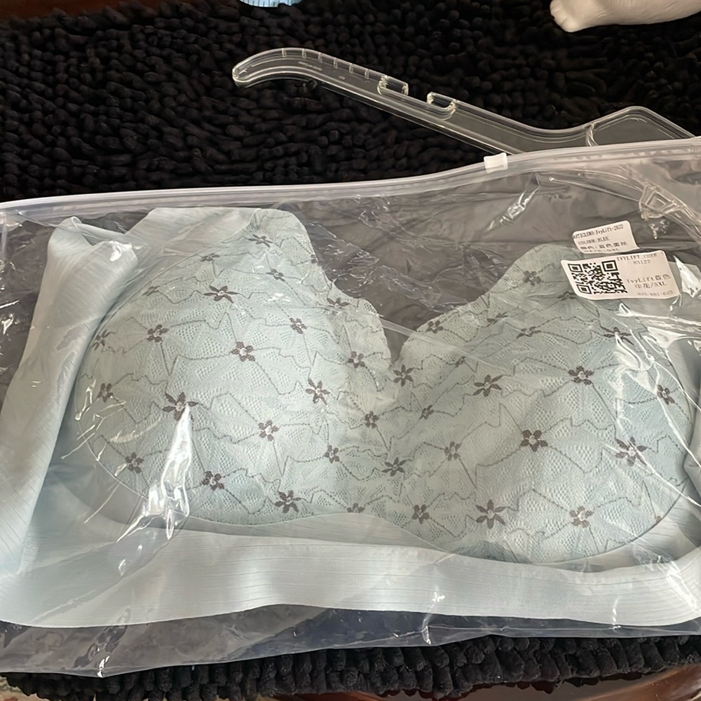 IvyLift – Elevate Your Comfort with Natural Support mint green bra still package